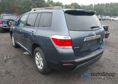 2013 Toyota Highlander Base Plus V6 из США, поврежденный, VIN 5TDBK3EH8DS252374